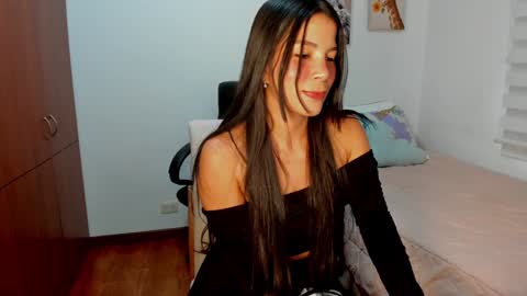 Snapshot of aitanaa1_ chatting on January 2025 10:10:01 PM Aitana online show from January 2025 10:10:01 PM
