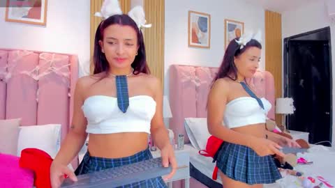 Snapshot of aithana_petite chatting on November 2025 03:30:02 AM Aithana online show from November 2025 03:30:02 AM