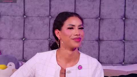 Snapshot of aivadumont chatting on February 2026 12:08:01 AM Queen Dumont online show from February 2026 12:08:01 AM