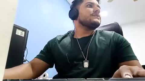 Snapshot of aj_cooper90_ chatting on December 2024 03:47:02 AM Esteban online show from December 2024 03:47:02 AM