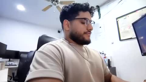 Snapshot of aj_cooper90_ chatting on November 2025 05:31:01 AM Esteban online show from November 2025 05:31:01 AM