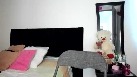 Snapshot of akanekihm chatting on December 2025 11:29:01 AM MIRANDA online show from December 2025 11:29:01 AM