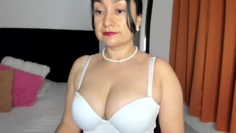 Snapshot of akanekihm chatting on March 2026 12:48:02 AM MIRANDA online show from March 2026 12:48:02 AM