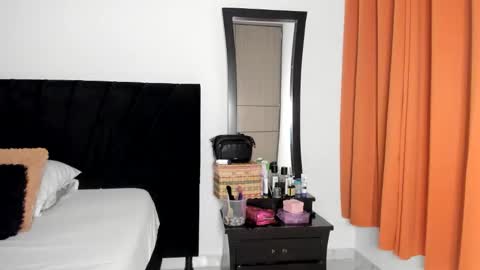 Snapshot of akanekihm chatting on March 2026 10:53:03 AM MIRANDA online show from March 2026 10:53:03 AM