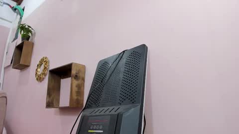 alahia_am online show from October 2025 11:33:02 AM