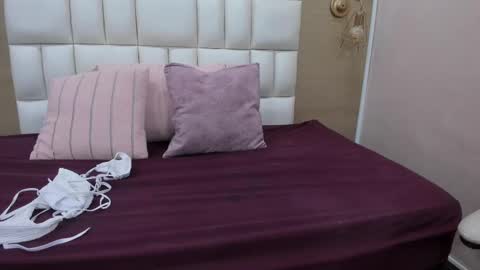 alahia_am online show from October 2025 11:35:01 AM
