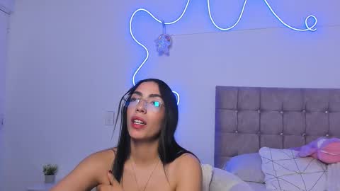 Alaia Alegria online show from March 2026 05:04:01 AM