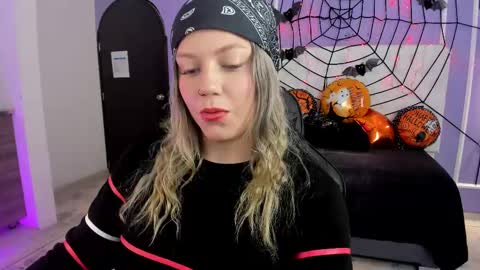 Alaia online show from October 2025 01:22:01 PM