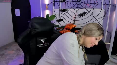 Alaia online show from November 2025 01:13:02 PM