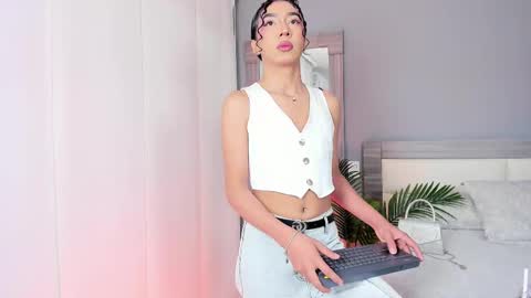 Snapshot of alaiaguerra chatting on September 2025 07:35:01 PM alaiaguerra online show from September 2025 07:35:01 PM