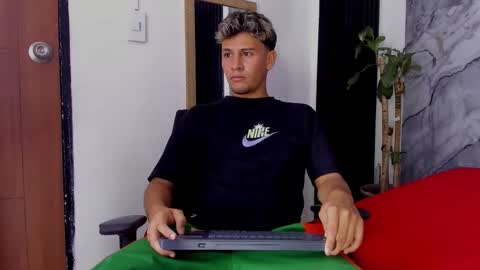 alan__smith online show from November 2025 07:36:01 PM