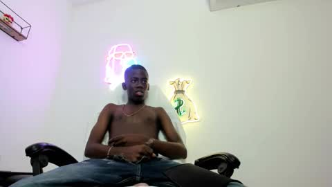 Snapshot of alan_blacke chatting on November 2025 09:36:02 PM alan_blacke online show from November 2025 09:36:02 PM