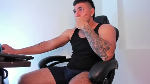 Snapshot of alan_muscle chatting on February 2025 06:46:01 AM Alan online show from February 2025 06:46:01 AM
