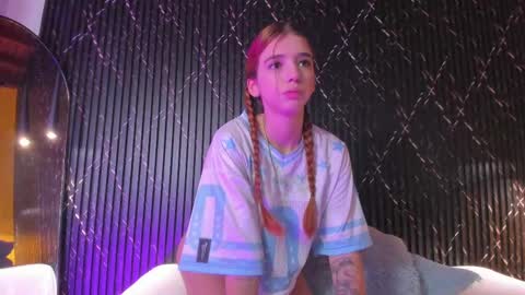 Snapshot of alana_333 chatting on September 2025 07:25:01 PM A L A N A online show from September 2025 07:25:01 PM