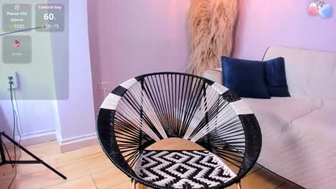 Alana online show from November 2025 12:38:02 PM