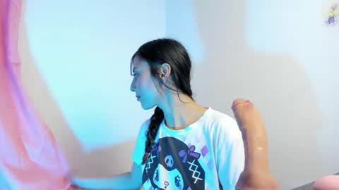 Snapshot of alanalois_ chatting on September 2025 05:50:01 AM ALANA Please follow me online show from September 2025 05:50:01 AM