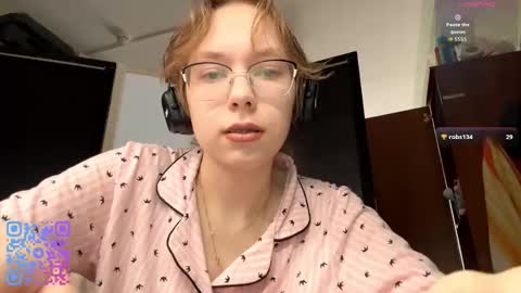 Stella online show from October 2025 08:09:01 AM