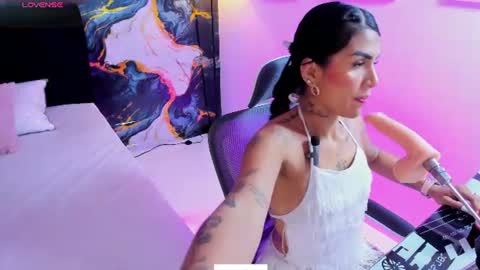 Snapshot of alanna_wild chatting on June 2026 07:23:01 PM Alana online show from June 2026 07:23:01 PM