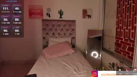 Snapshot of alannalove__ chatting on June 2026 12:33:01 AM Alanna online show from June 2026 12:33:01 AM