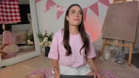 Snapshot of alannarusselll chatting on June 2026 08:35:01 PM Alanna Cute Russell online show from June 2026 08:35:01 PM