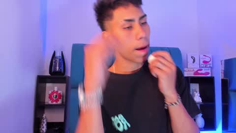 Snapshot of alannaughty_ chatting on December 2024 08:23:02 PM alannaughty_ online show from December 2024 08:23:02 PM