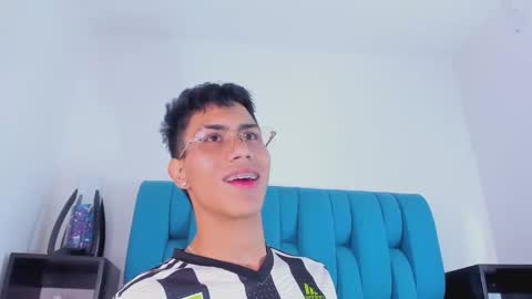 Snapshot of alannaughty_ chatting on January 2025 10:57:01 PM alannaughty_ online show from January 2025 10:57:01 PM