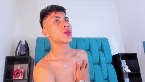 Snapshot of alannaughty_ chatting on January 2025 06:34:02 AM alannaughty_ online show from January 2025 06:34:02 AM