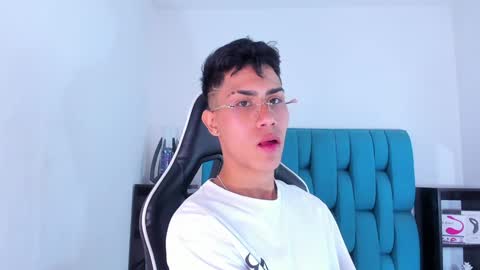 Snapshot of alannaughty_ chatting on February 2025 09:04:01 PM alannaughty_ online show from February 2025 09:04:01 PM