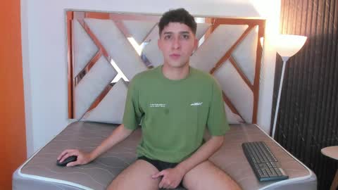 alantaylorr_ online show from April 2026 01:00:02 PM