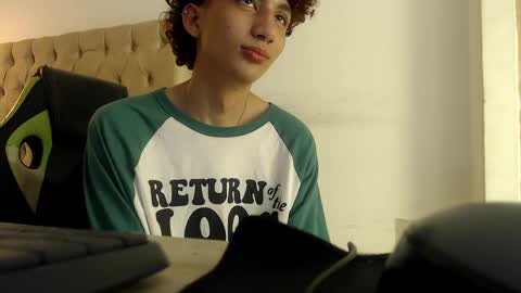 alantrickz365 online show from October 2025 05:49:01 AM