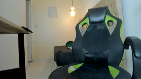 alantrickz365 online show from November 2025 10:25:01 AM