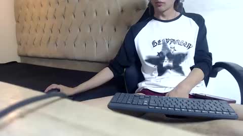 alantrickz365 online show from November 2025 02:06:02 AM