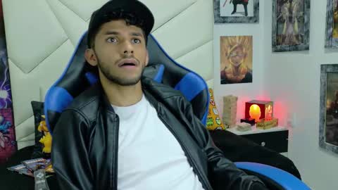 alanvilla_lobo online show from October 2025 07:35:02 PM