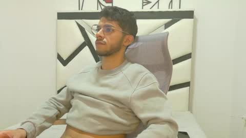 alanvilla_lobo online show from October 2025 07:34:01 PM