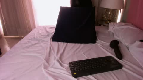 albaandthayron online show from February 2025 06:08:02 PM