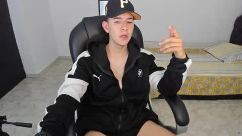 Aleck Boy online show from November 2025 06:54:01 PM