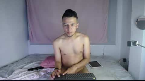 Snapshot of alee_moon chatting on May 2026 04:07:02 AM Ale online show from May 2026 04:07:02 AM