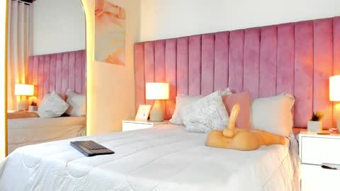 Alejandra Arango online show from January 2025 08:04:01 PM