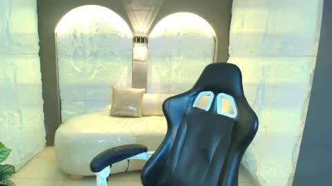 Aleja  online show from July 2026 07:33:02 PM