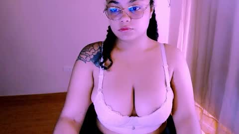 Snapshot of alejandra_conde chatting on October 2025 04:19:01 PM Alejandra online show from October 2025 04:19:01 PM