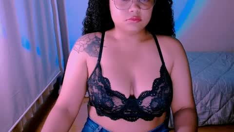 Alejandra  online show from April 2026 11:46:02 PM