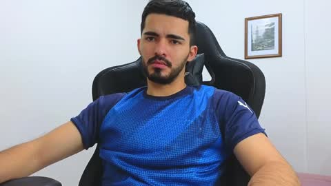 alejandroo_7 online show from January 2025 10:56:01 PM