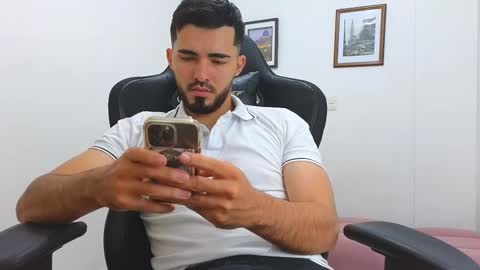 alejandroo_7 online show from February 2025 08:15:02 PM