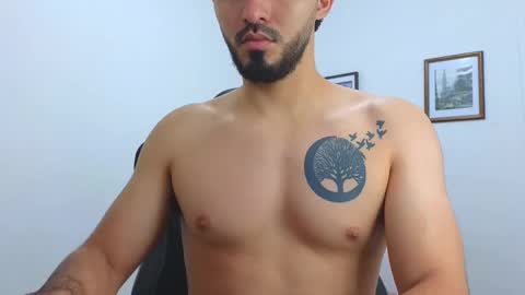 alejandroo_7 online show from February 2025 08:01:01 PM