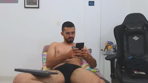 alejandroo_7 online show from February 2026 06:06:01 PM