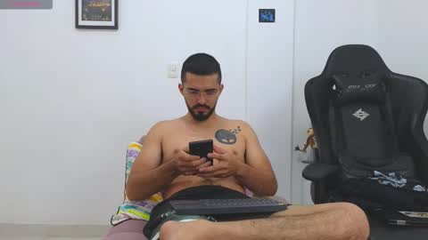 alejandroo_7 online show from February 2026 06:46:01 PM