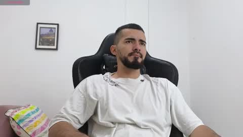 alejandroo_7 online show from February 2026 04:03:02 PM