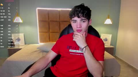 ALejoo Saenz online show from October 2025 04:37:01 PM