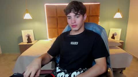 ALejoo Saenz online show from October 2025 05:32:01 PM