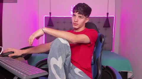 ALejoo Saenz online show from April 2026 04:32:01 PM